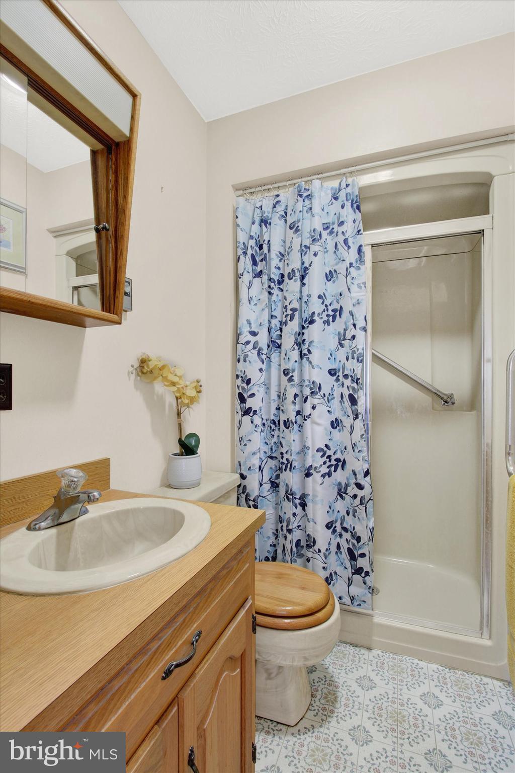 5563 Sheller Road Chambersburg, PA 17202 - Photo 17 of 29 Master bath