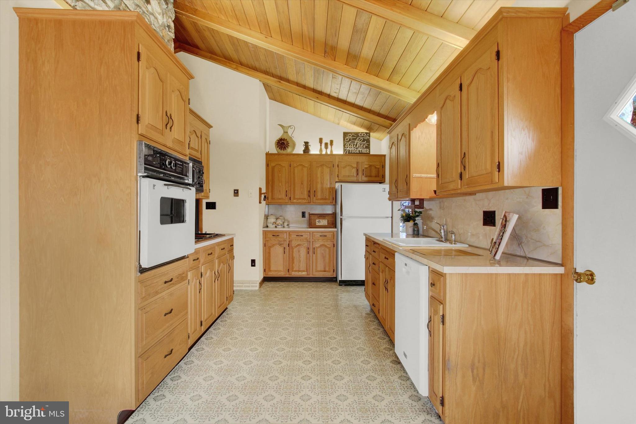 5563 Sheller Road Chambersburg, PA 17202 - Photo 7 of 29 Solid oak cabinets