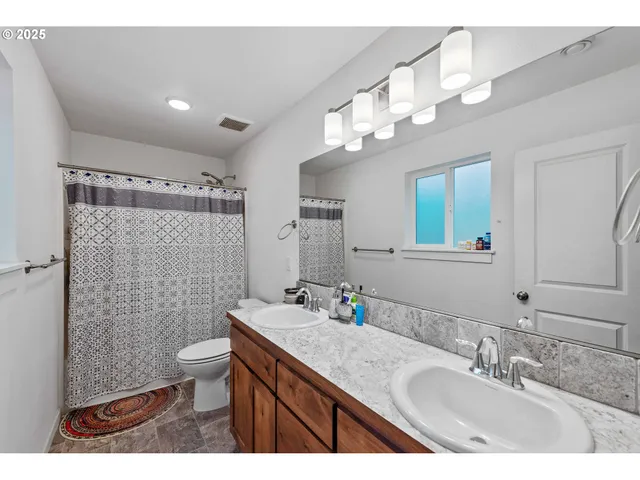 $438,000 | 320 Providence Drive, Reedsport, OR 97467