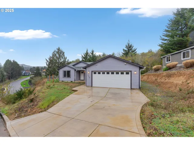 $438,000 | 320 Providence Drive, Reedsport, OR 97467