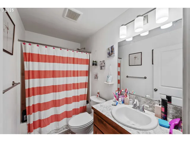 $438,000 | 320 Providence Drive, Reedsport, OR 97467