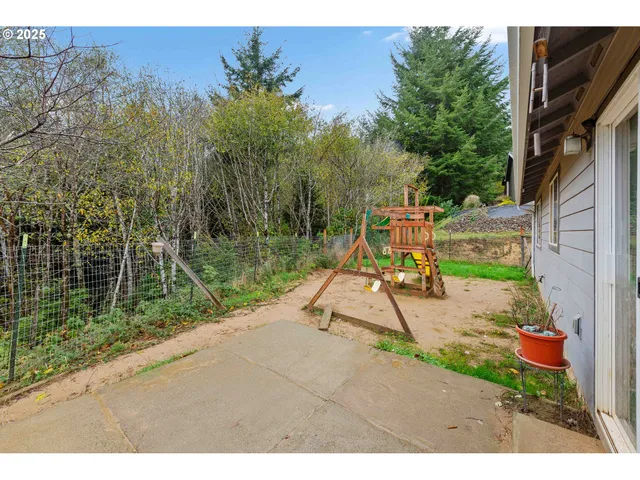 $438,000 | 320 Providence Drive, Reedsport, OR 97467