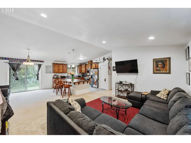 $438,000 | 320 Providence Drive, Reedsport, OR 97467