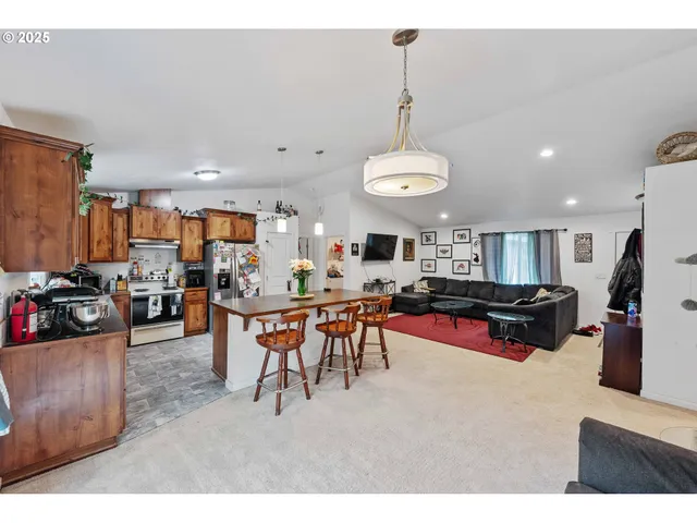 $438,000 | 320 Providence Drive, Reedsport, OR 97467