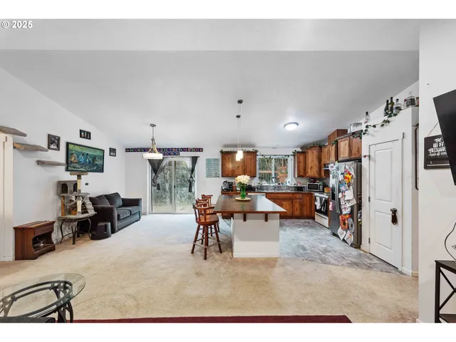 $438,000 | 320 Providence Drive, Reedsport, OR 97467