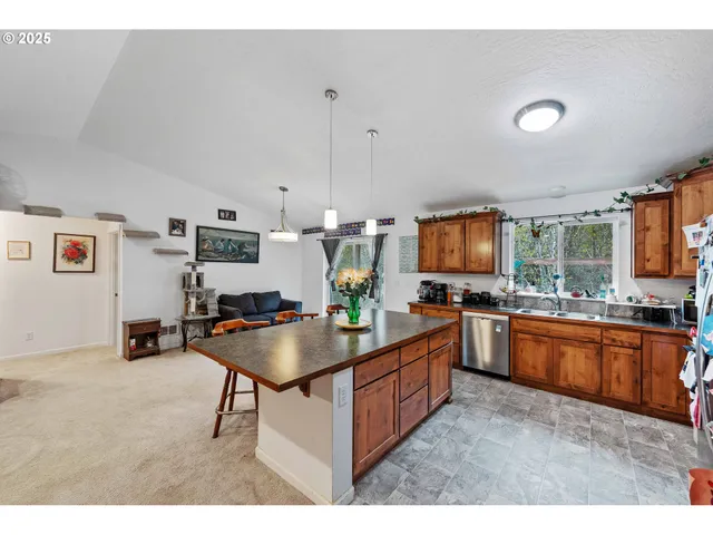 $438,000 | 320 Providence Drive, Reedsport, OR 97467