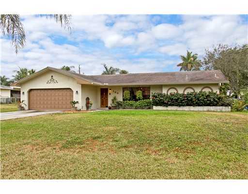 139 West Mango Road Lake Worth, FL 33467 - Photo 1 of 8 Primary Photo