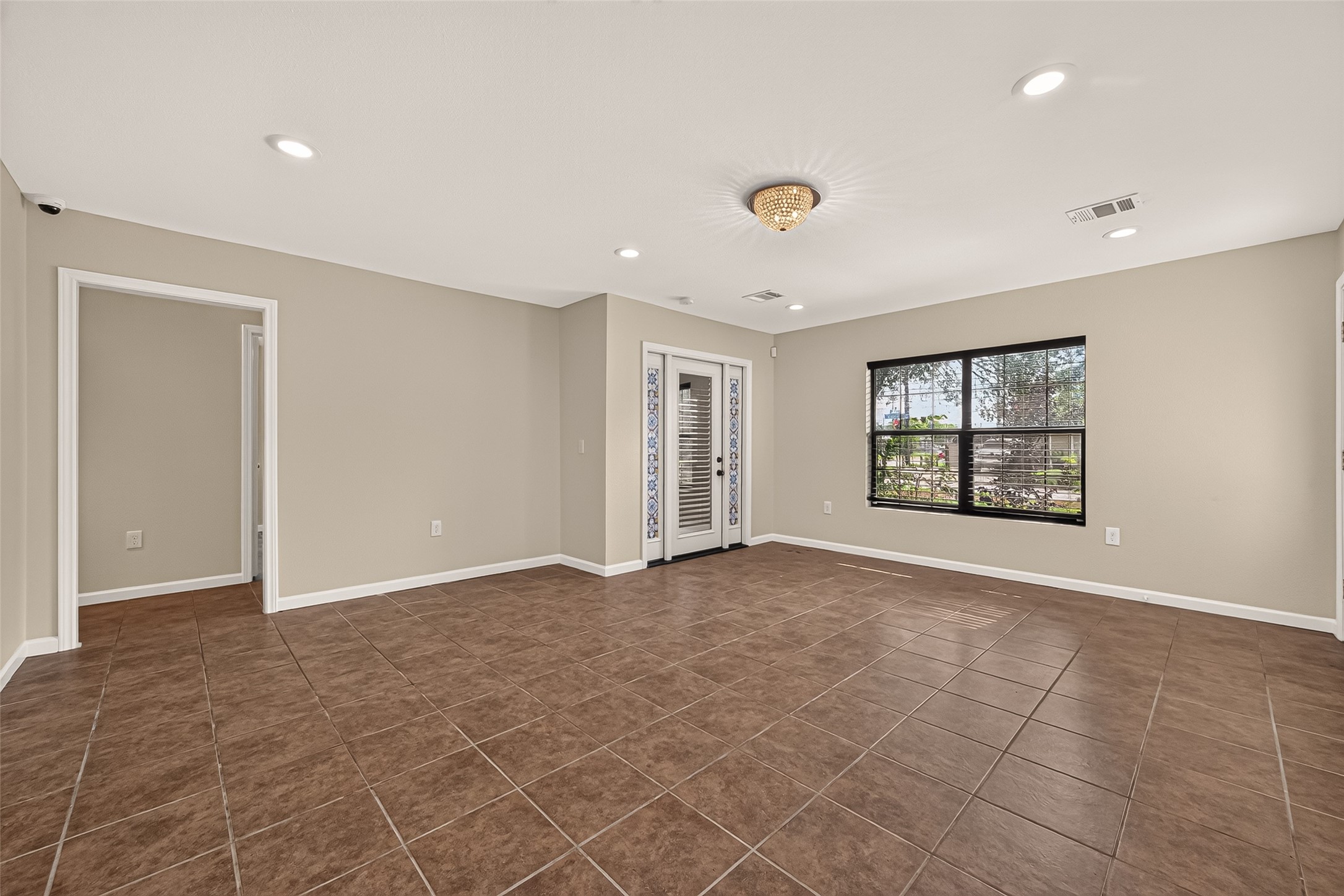 8402 Bascom Street Houston, TX 77055 - Photo 8 of 40 Gallery Image 8