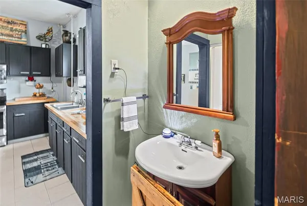 $160,000 | 10 South Main Street, Lenzburg, IL 62255