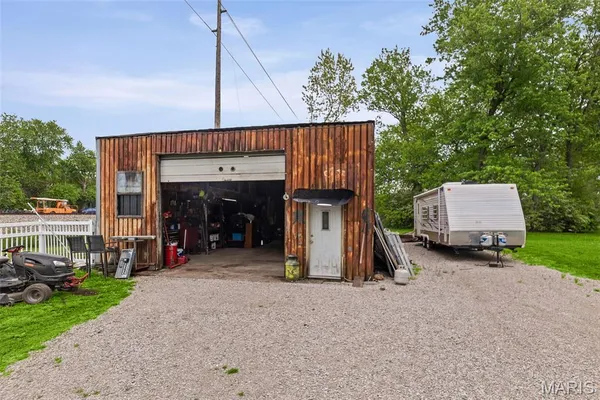 $160,000 | 10 South Main Street, Lenzburg, IL 62255