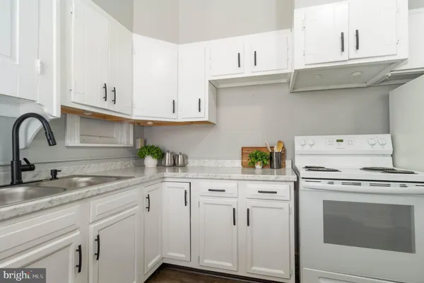 $2,200 | 549 Spruce Street, Lancaster, PA 17603