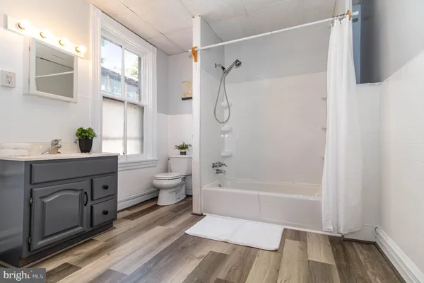 $2,200 | 549 Spruce Street, Lancaster, PA 17603