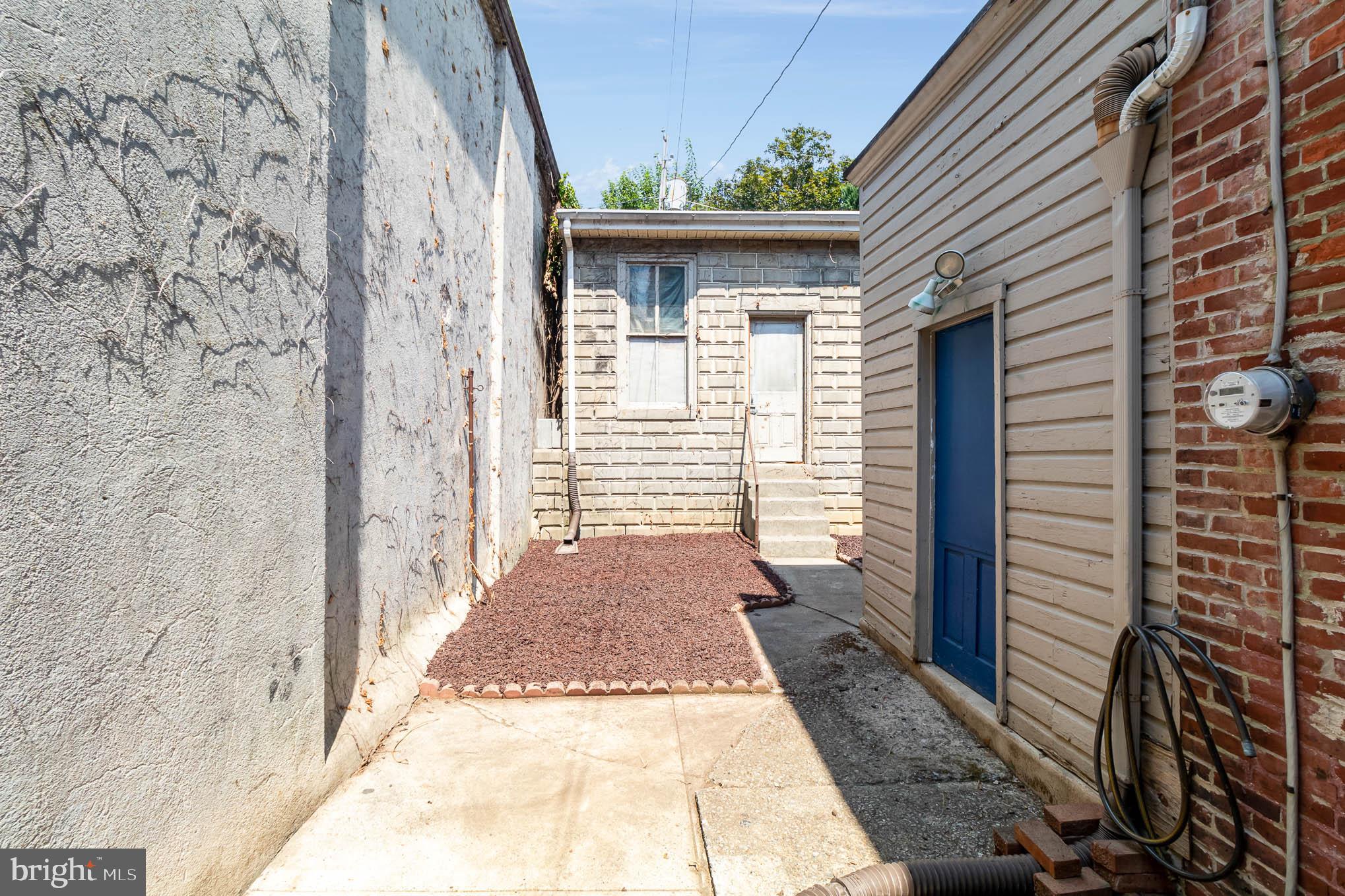 549 Spruce Street Lancaster, PA 17603 - Photo 23 of 29 a view of a pathway with a house