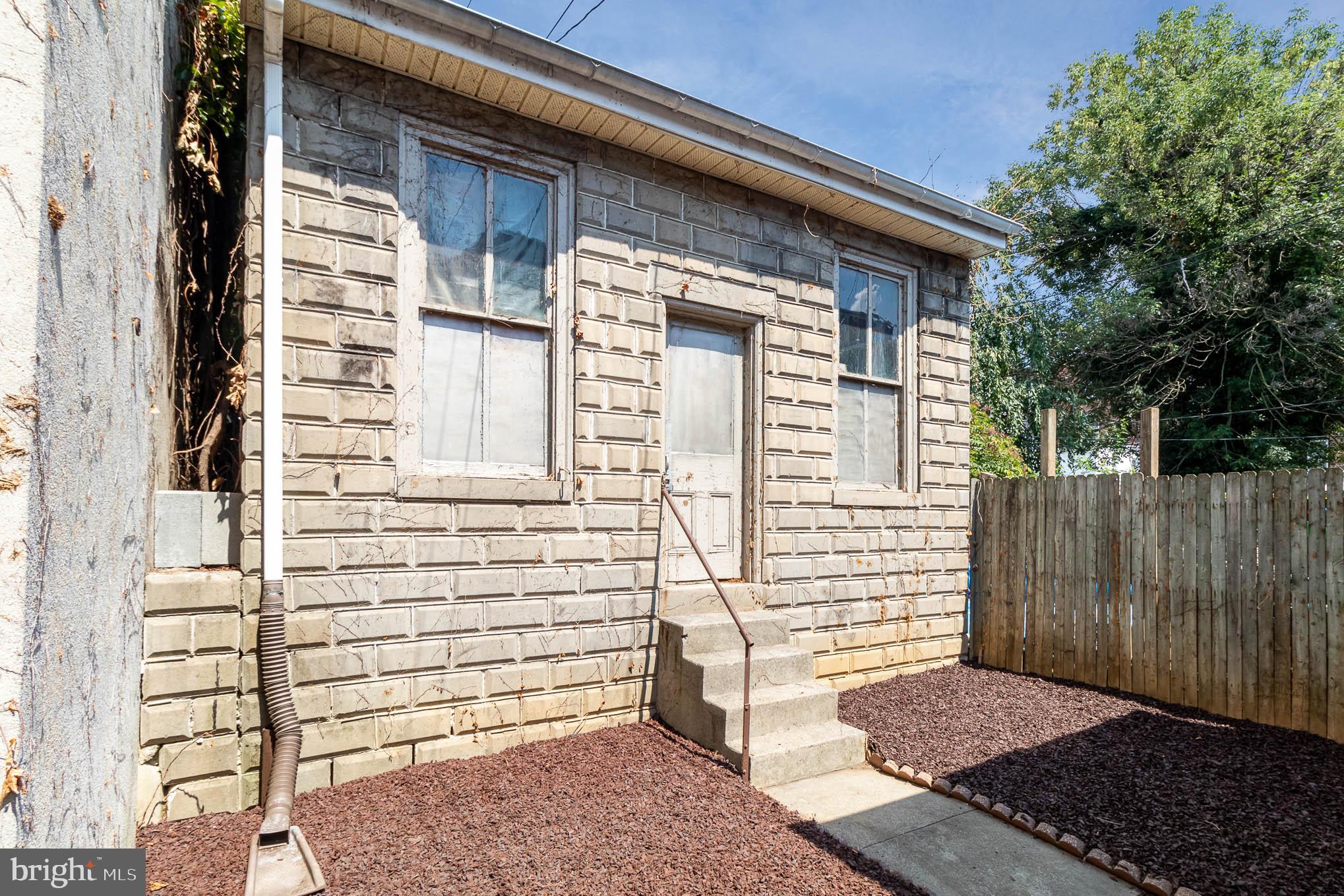 549 Spruce Street Lancaster, PA 17603 - Photo 25 of 29 a front view of a house with a window