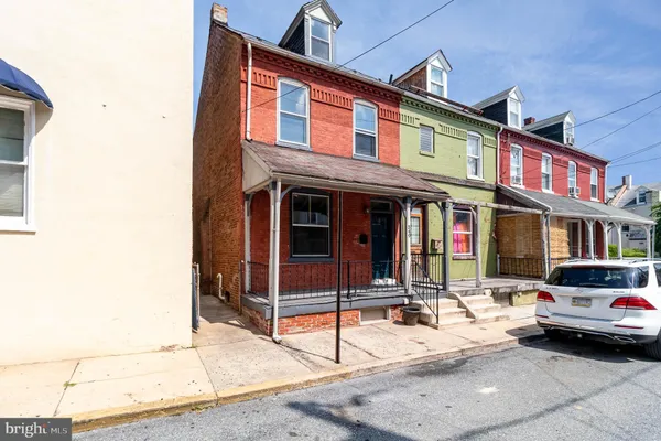 $2,200 | 549 Spruce Street, Lancaster, PA 17603