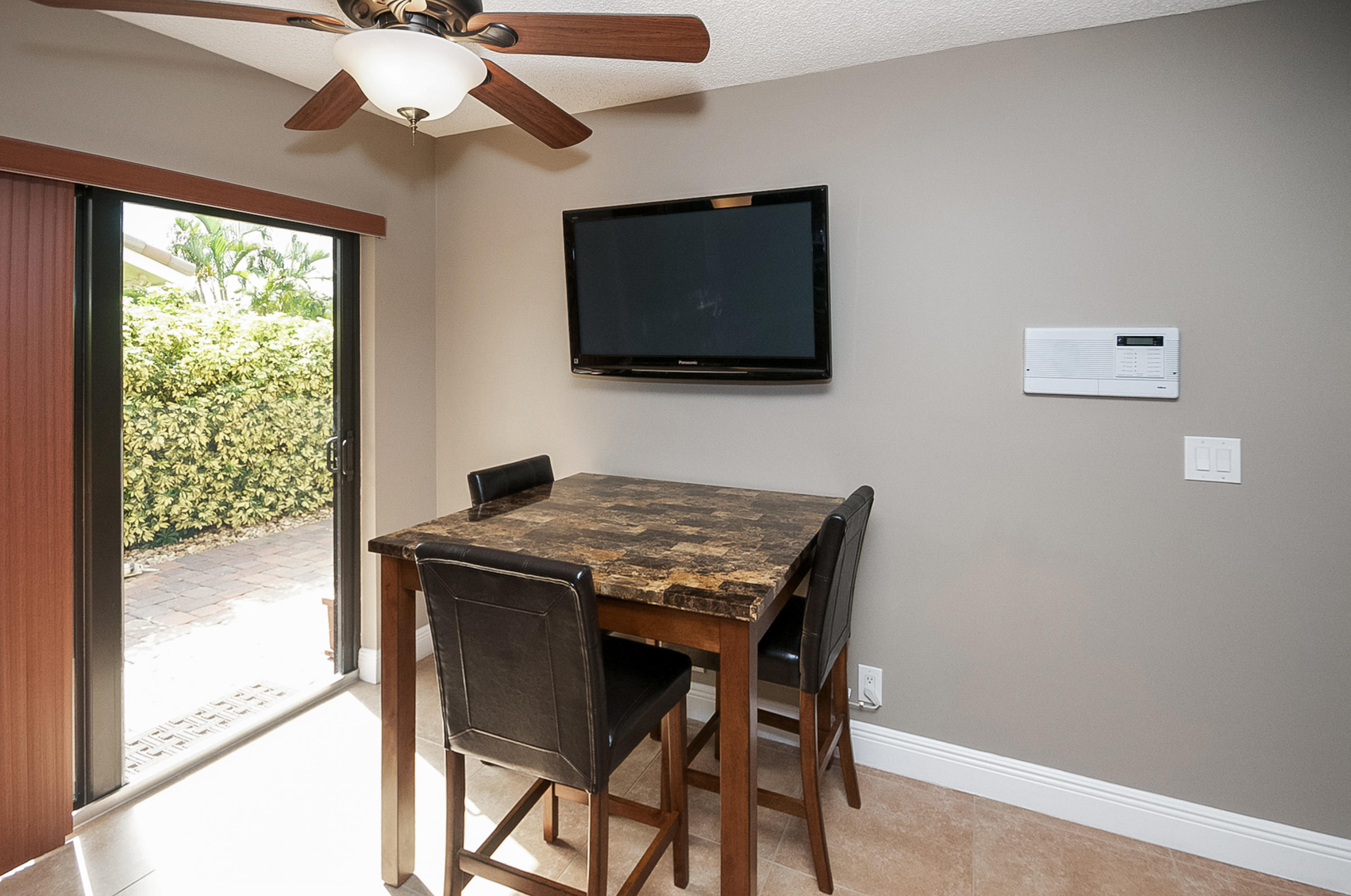 721 Southwest 18th Street Boca Raton, FL 33486 - Photo 11 of 26 721_sw_18th_st_MLS_HID1123980_ROOMbreakf