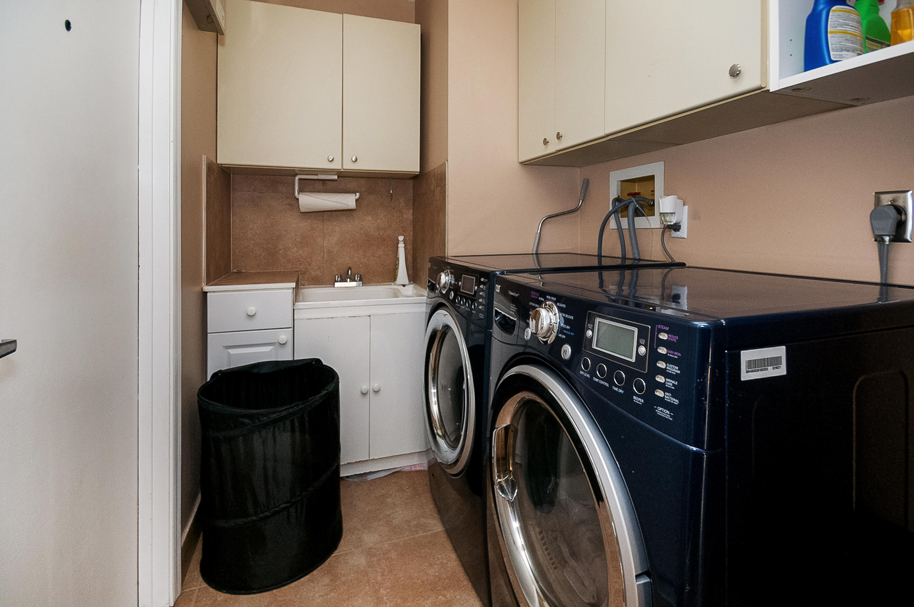 721 Southwest 18th Street Boca Raton, FL 33486 - Photo 12 of 26 721_sw_18th_st_MLS_HID1123980_ROOMlaundr