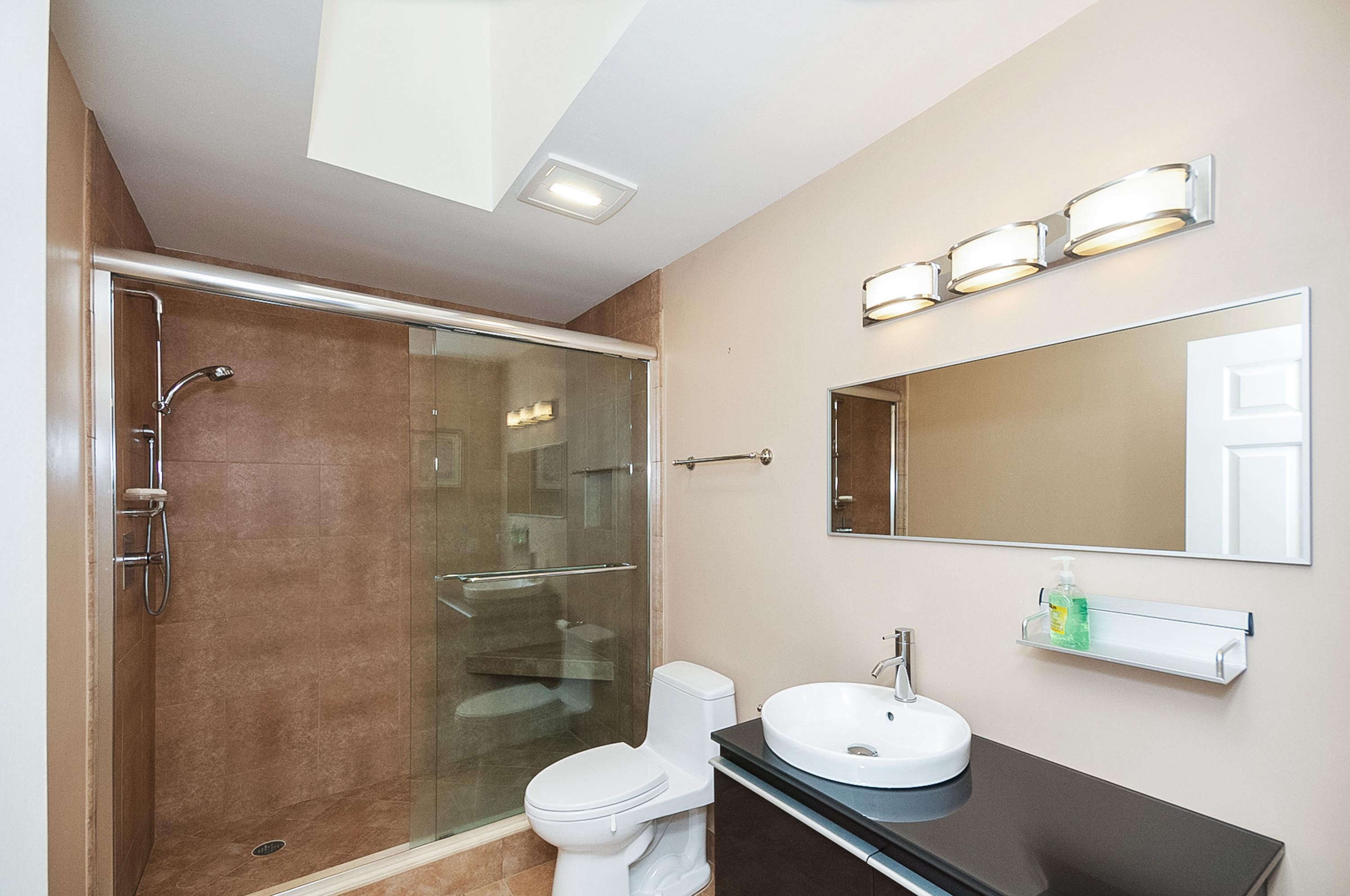 721 Southwest 18th Street Boca Raton, FL 33486 - Photo 15 of 26 721_sw_18th_st_MLS_HID1123980_ROOMbathro
