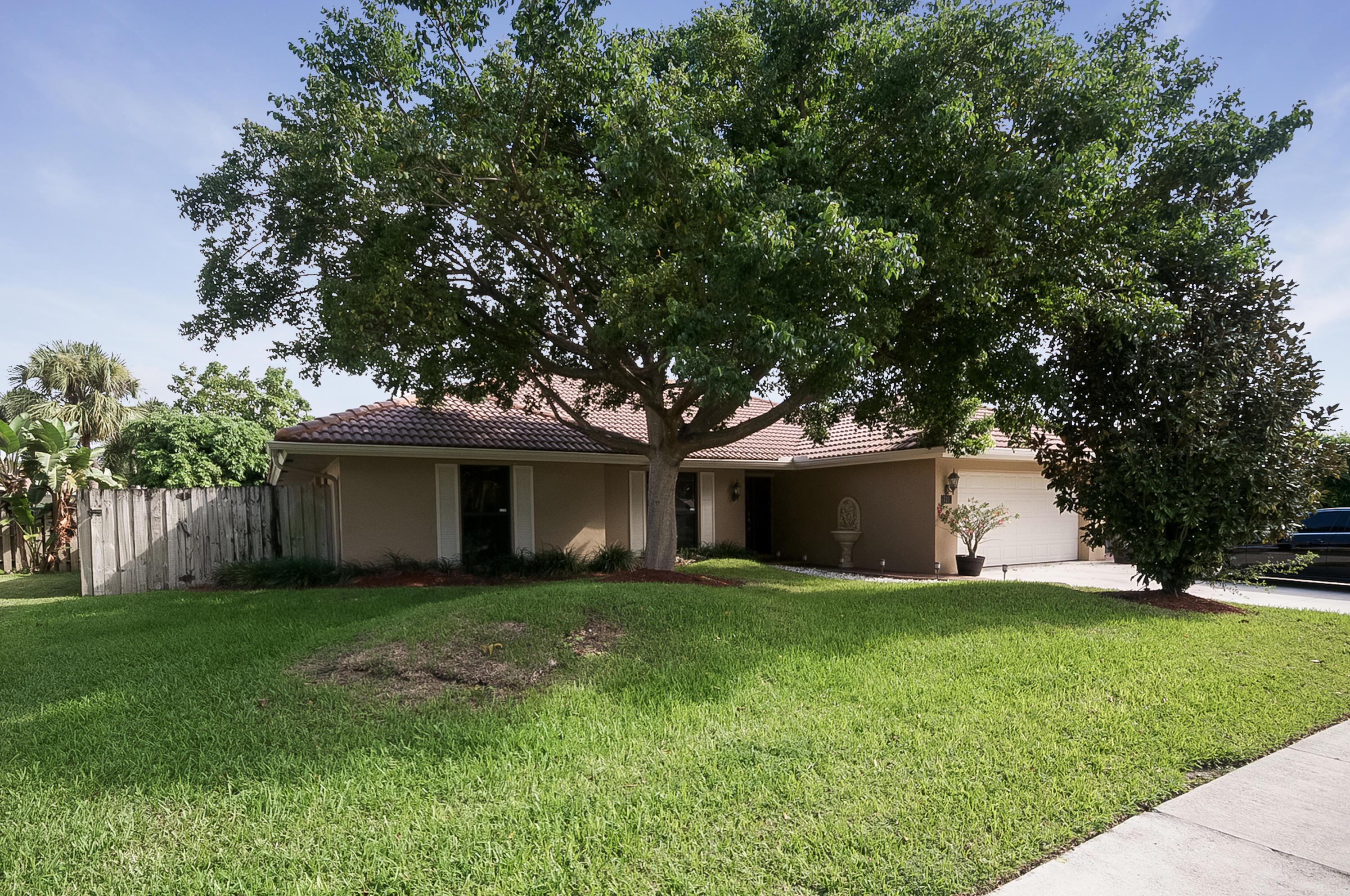 721 Southwest 18th Street Boca Raton, FL 33486 - Photo 2 of 26 721_sw_18th_st_MLS_HID1123980_ROOMexteri