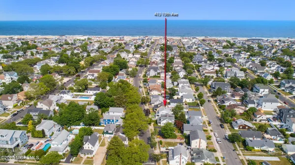 a view of a house with backyard and a tree