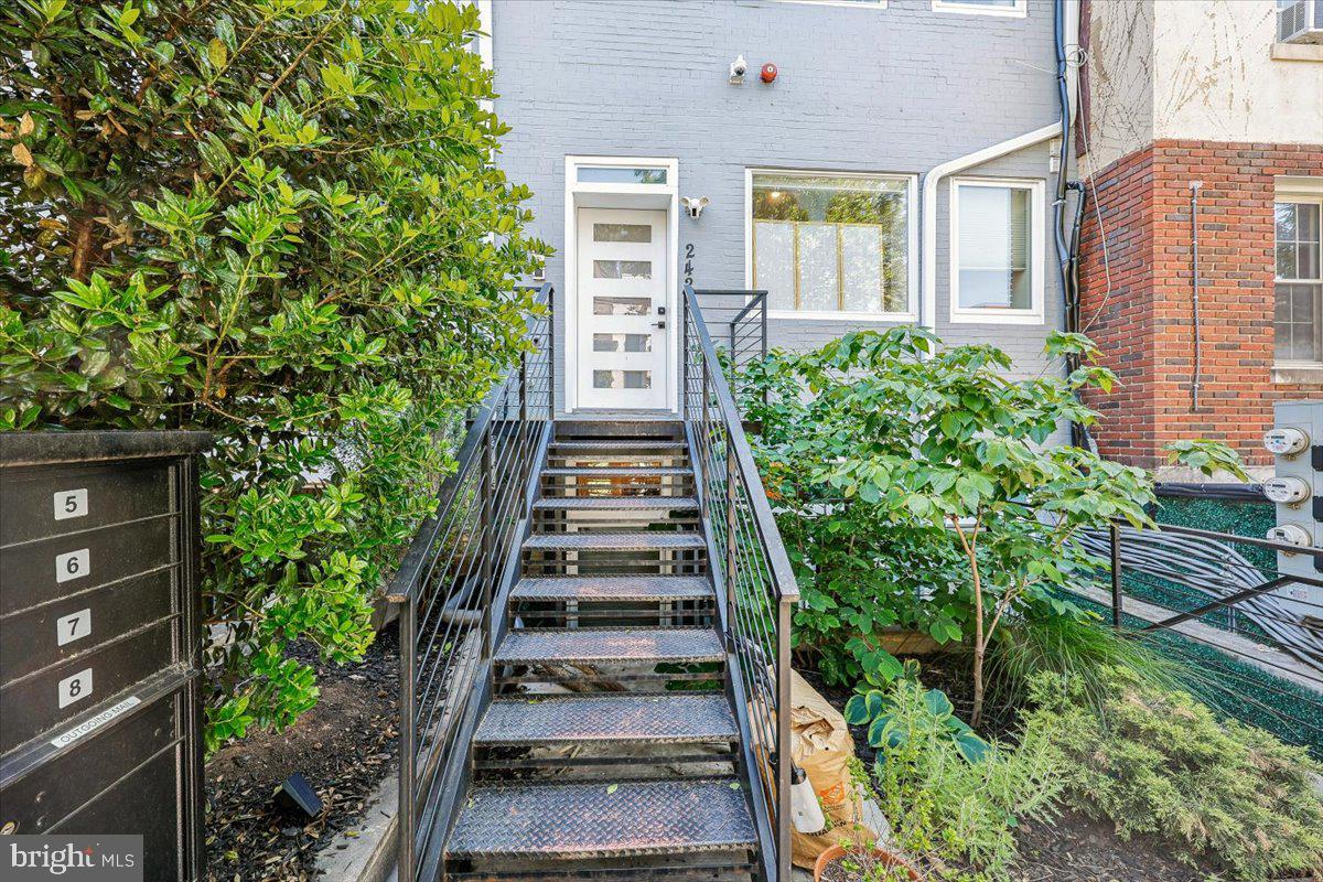 2429 Ontario Road Northwest, Unit 2 Washington, DC 20009 - Photo 43 of 52
