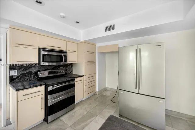 $9,000 | 1100 North Shore Drive, Miami Beach, FL 33141