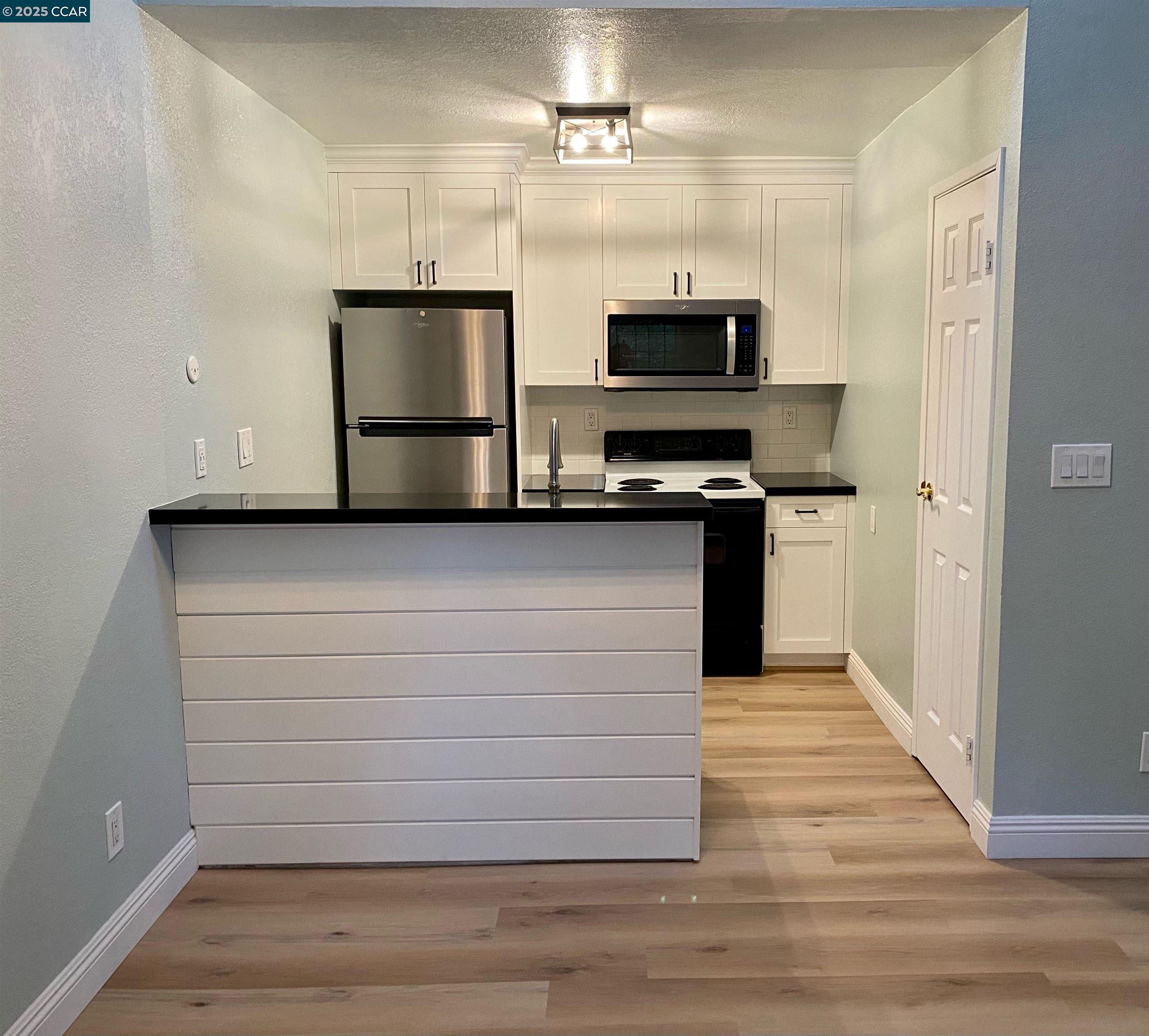 1544 Bailey Road, Unit 6 Concord, CA 94521 - Photo 6 of 18 a view of a kitchen with electric appliances