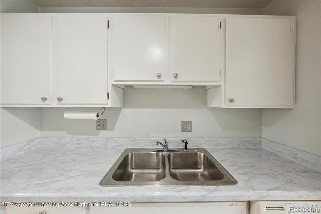 2926 Mt Hope Road Okemos, MI 48823 - Photo 13 of 33