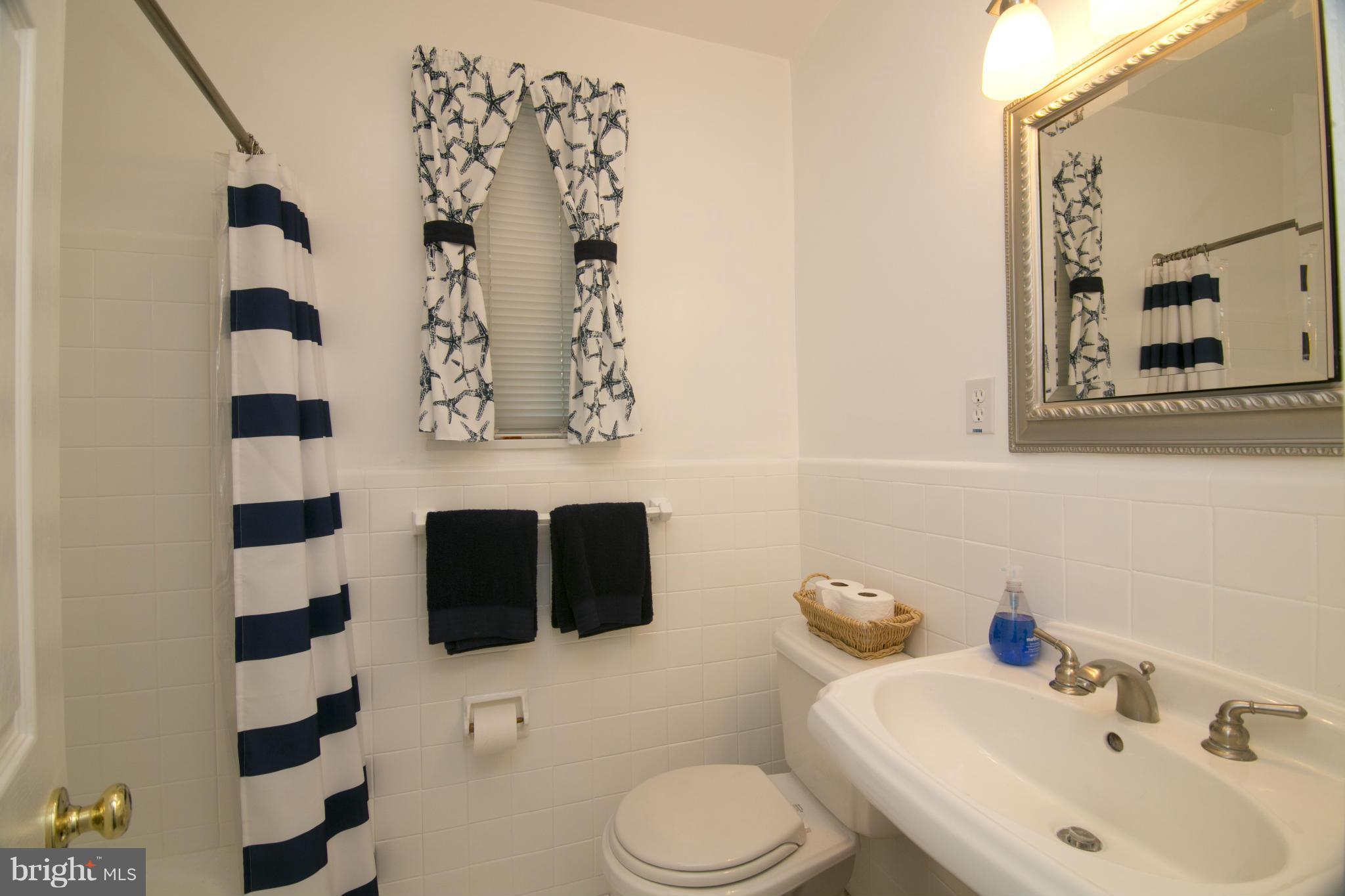 12717 Helen Road Silver Spring, MD 20906 - Photo 14 of 25 Bath