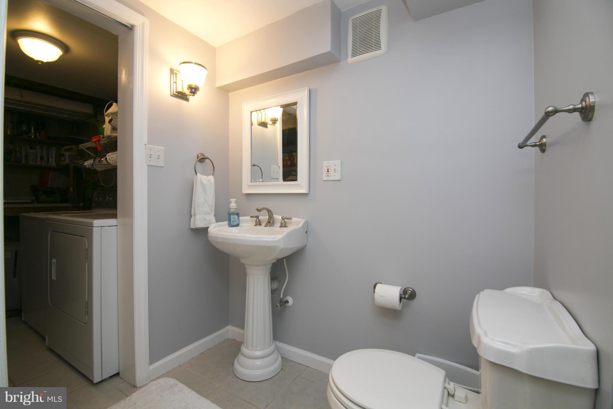 12717 Helen Road Silver Spring, MD 20906 - Photo 19 of 25 Bath