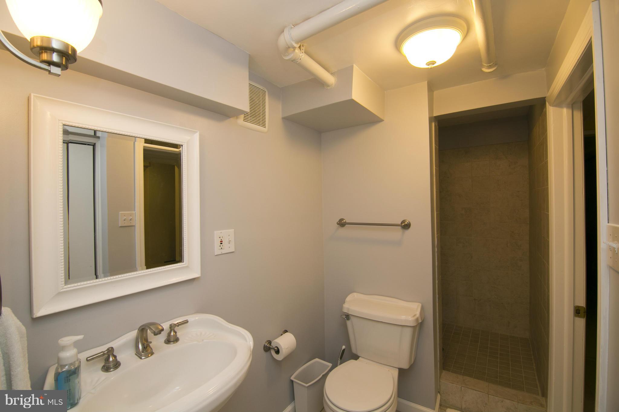 12717 Helen Road Silver Spring, MD 20906 - Photo 20 of 25 Bath
