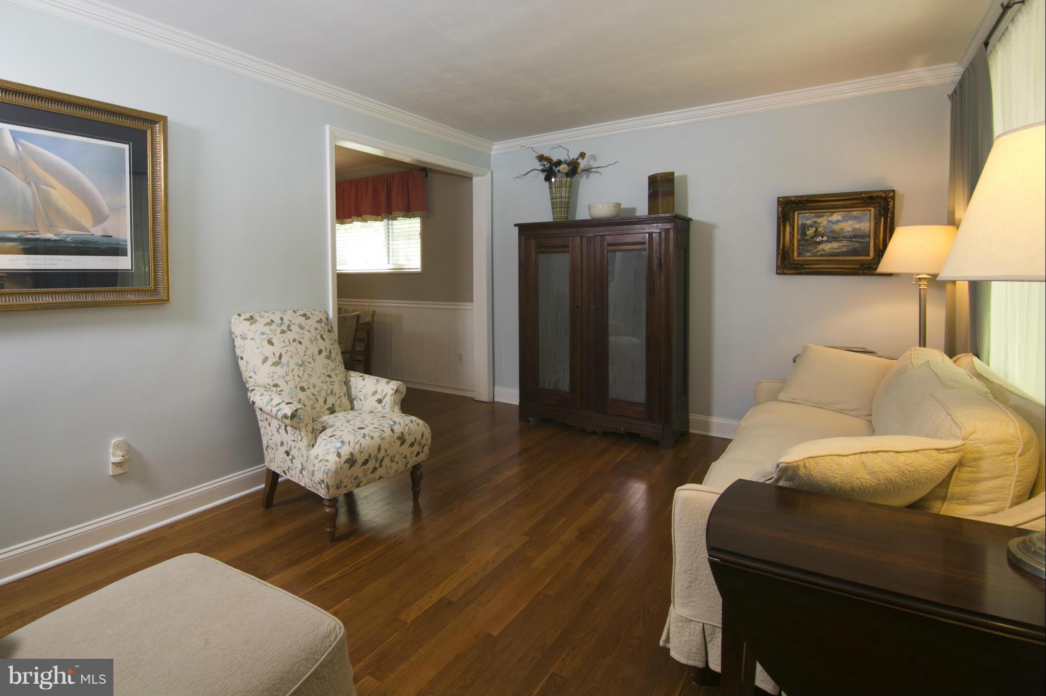 12717 Helen Road Silver Spring, MD 20906 - Photo 5 of 25 Living Room