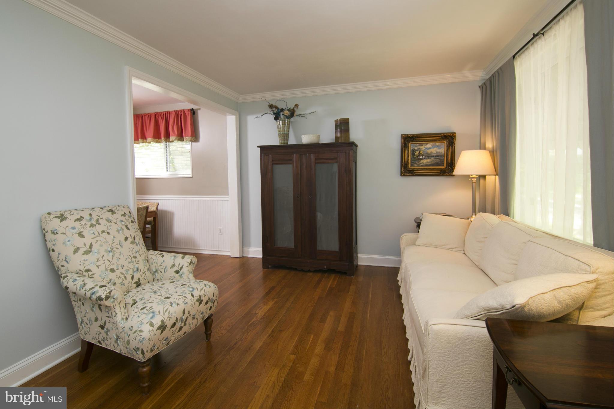 12717 Helen Road Silver Spring, MD 20906 - Photo 6 of 25 Living Room