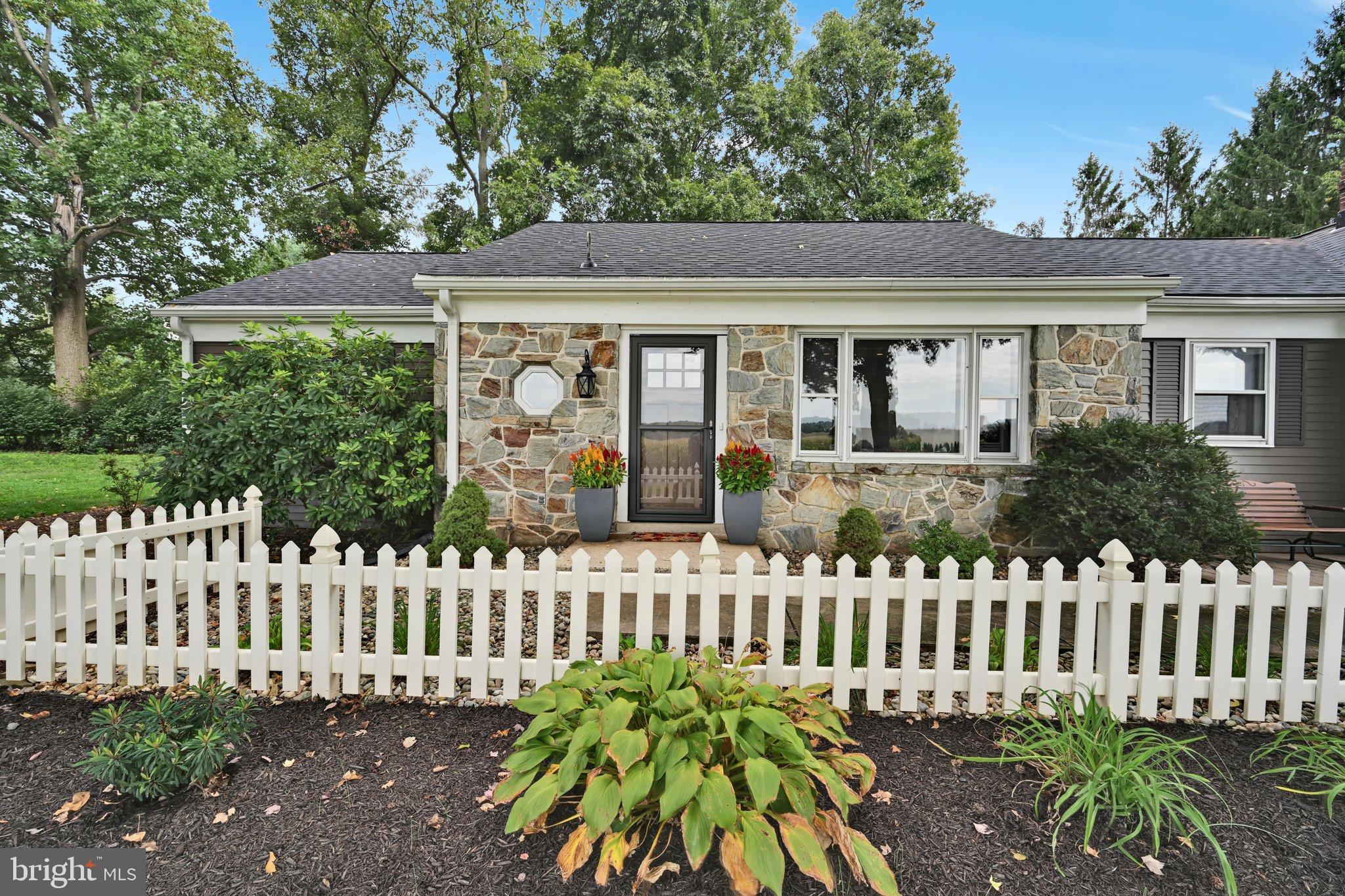 4075 Nolt Road Mount Joy, PA 17552 - Photo 10 of 49 Front
