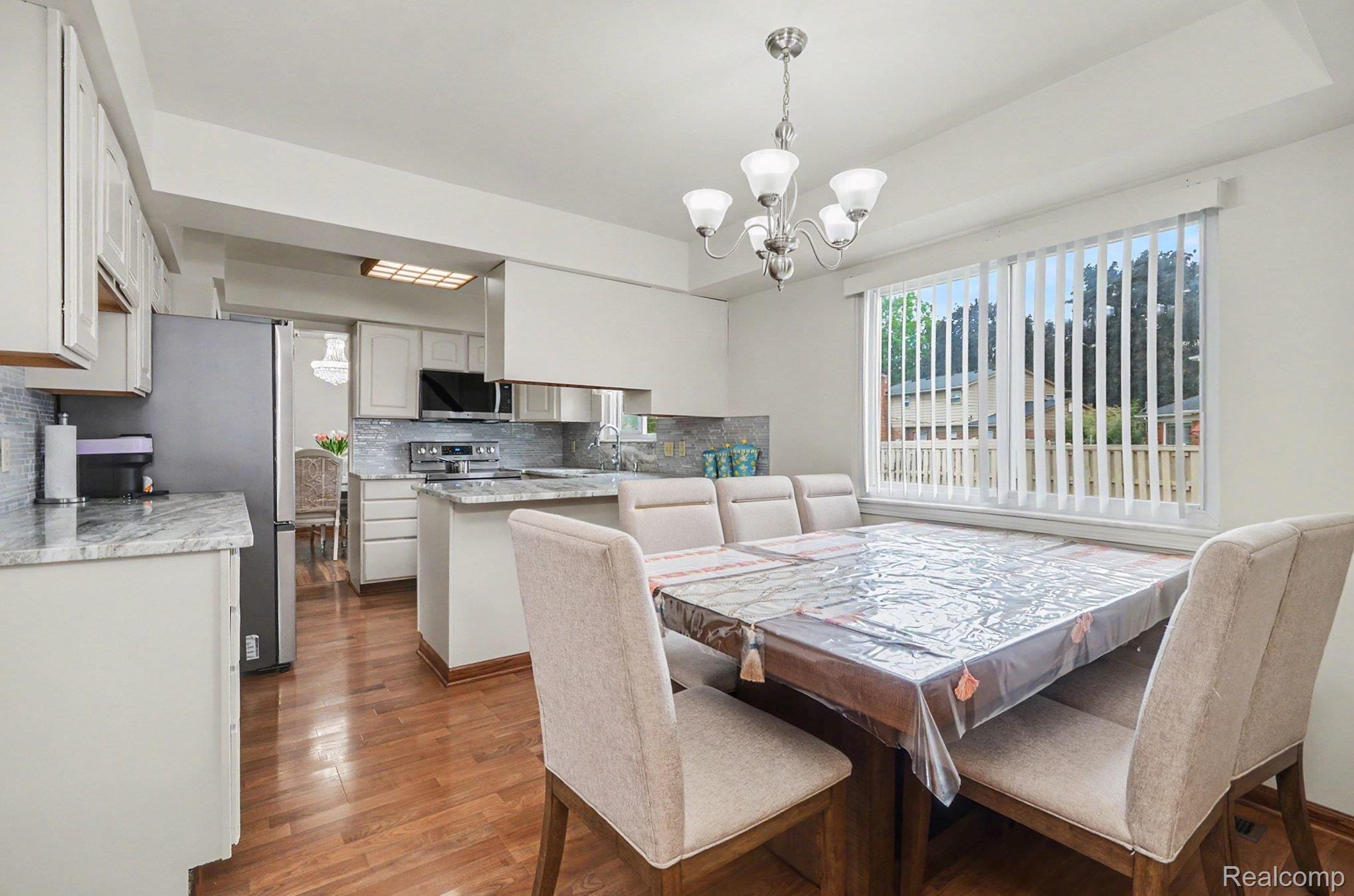 6653 Flintlock Ridge Utica, MI 48317 - Photo 11 of 31 Dining area