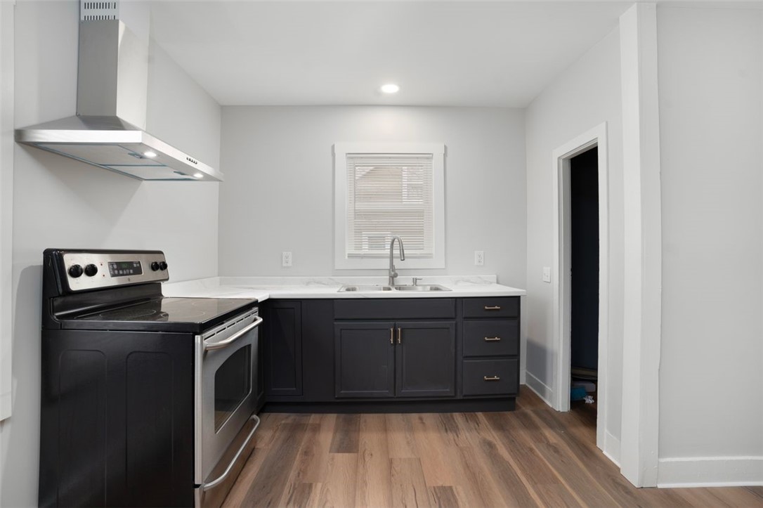 49 Oak Street Cranston, RI 02910 - Photo 7 of 33