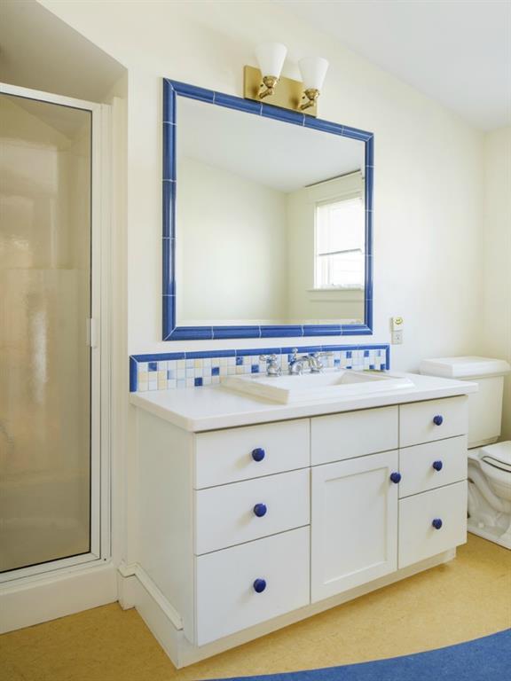 19 Sturdivant Road Cumberland, ME 04110 - Photo 21 of 34 2nd floor bathroom.