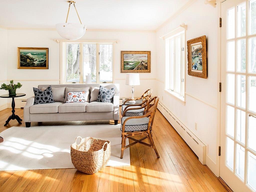 19 Sturdivant Road Cumberland, ME 04110 - Photo 9 of 34 Spacious family room with ocean...