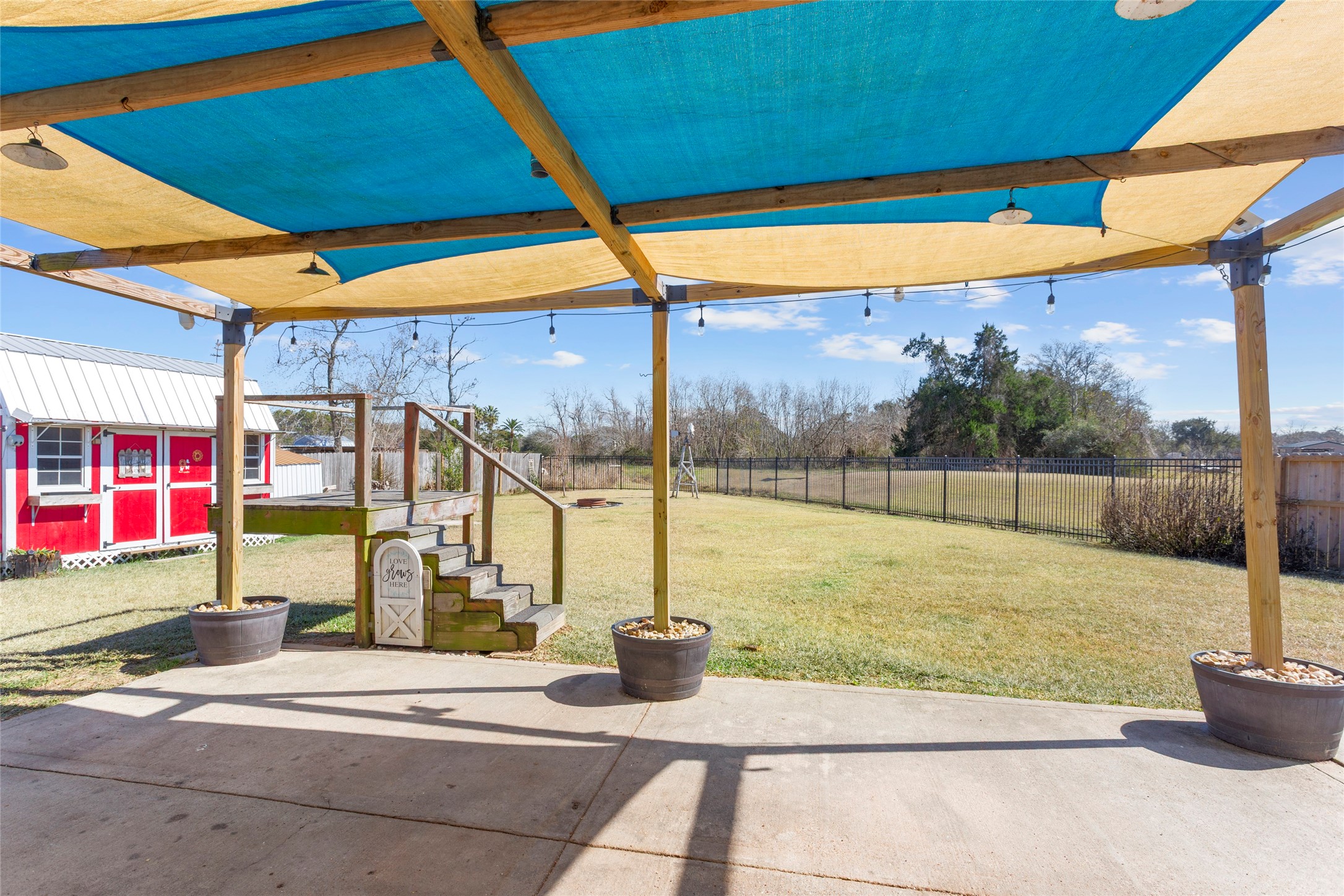 3221 Cemetery Road Santa Fe, TX 77517 - Photo 18 of 32 Back patio
