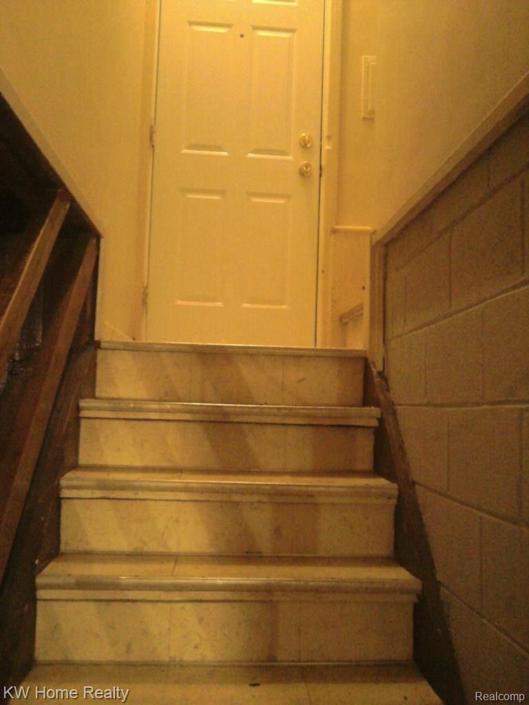 7357 Evergreen Road Detroit, MI 48228 - Photo 22 of 32 stairs from bast