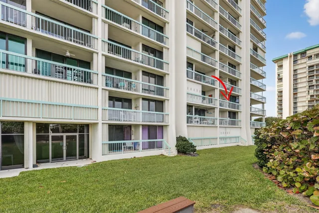 $5,000 | 9940 South Ocean Drive, Unit 202, Jensen Beach, FL 34957