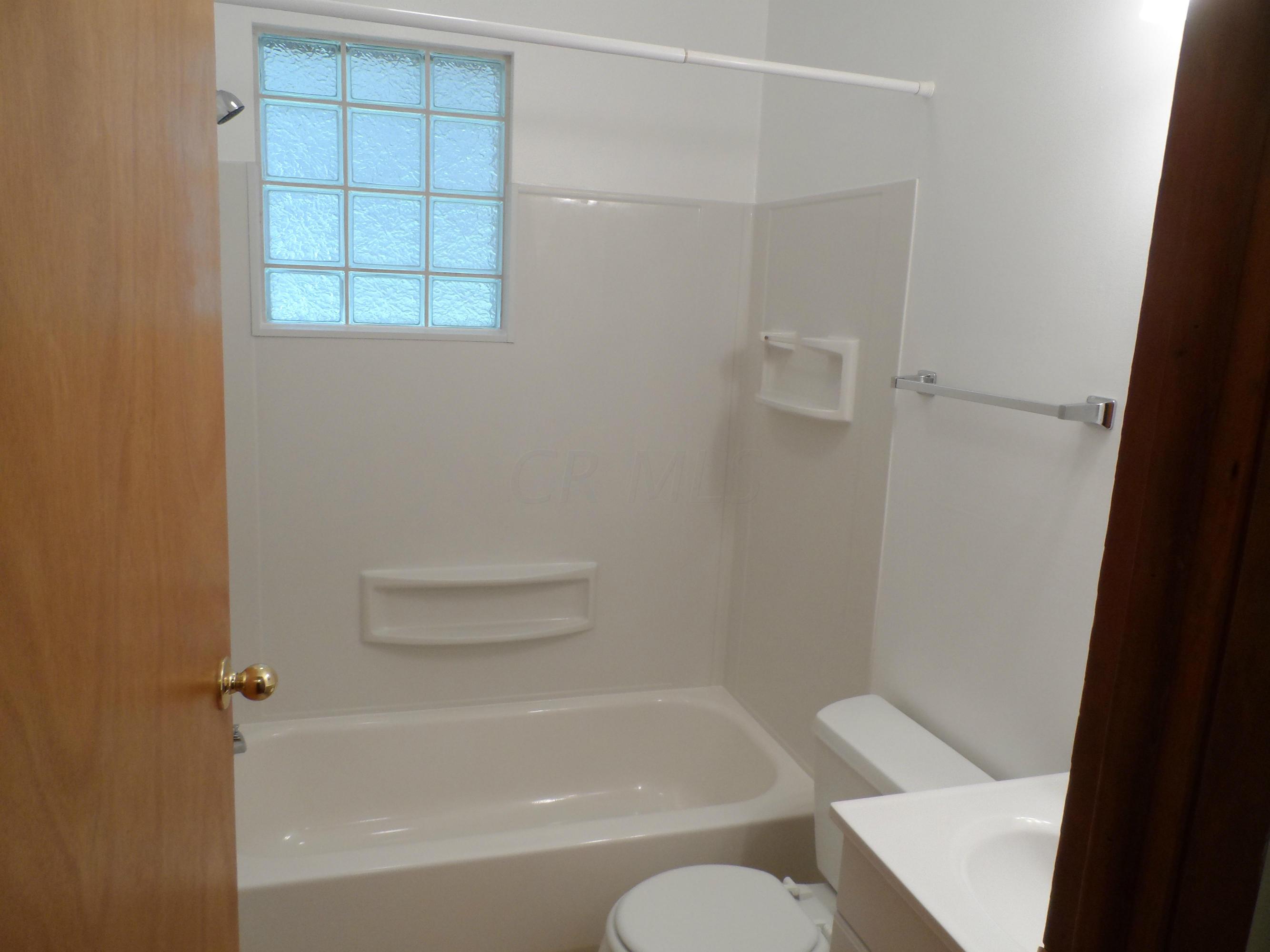 1453 Norma Road Columbus, OH 43229 - Photo 4 of 6
