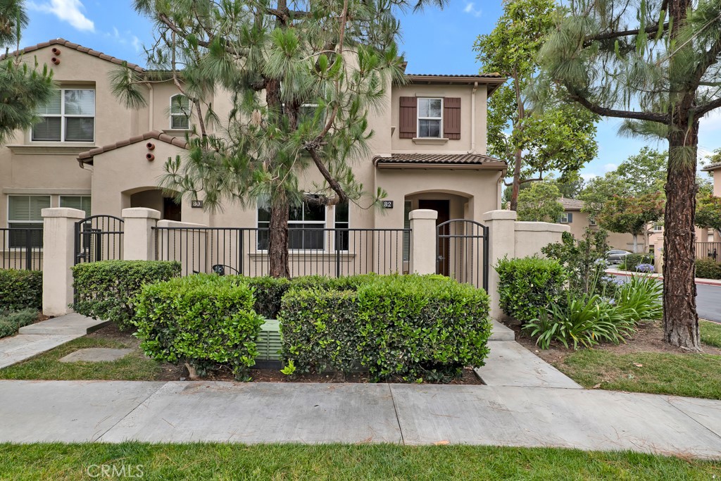 82 Trailing Vine Irvine, CA 92602 - Photo 2 of 24