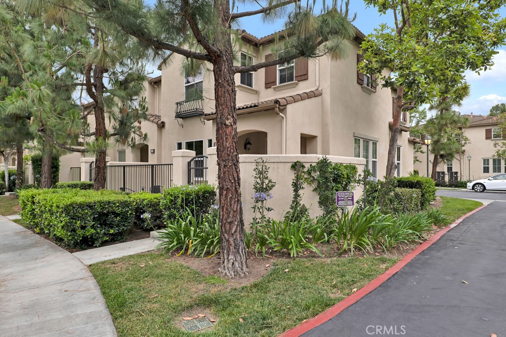82 Trailing Vine Irvine, CA 92602 - Photo 3 of 24