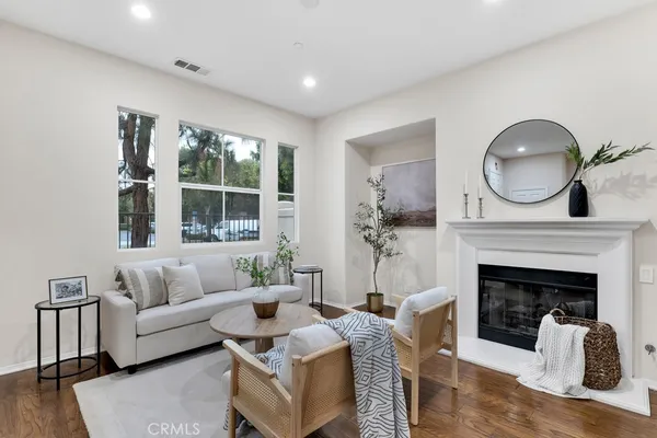 $1,250,000 | 82 Trailing Vine, Irvine, CA 92602