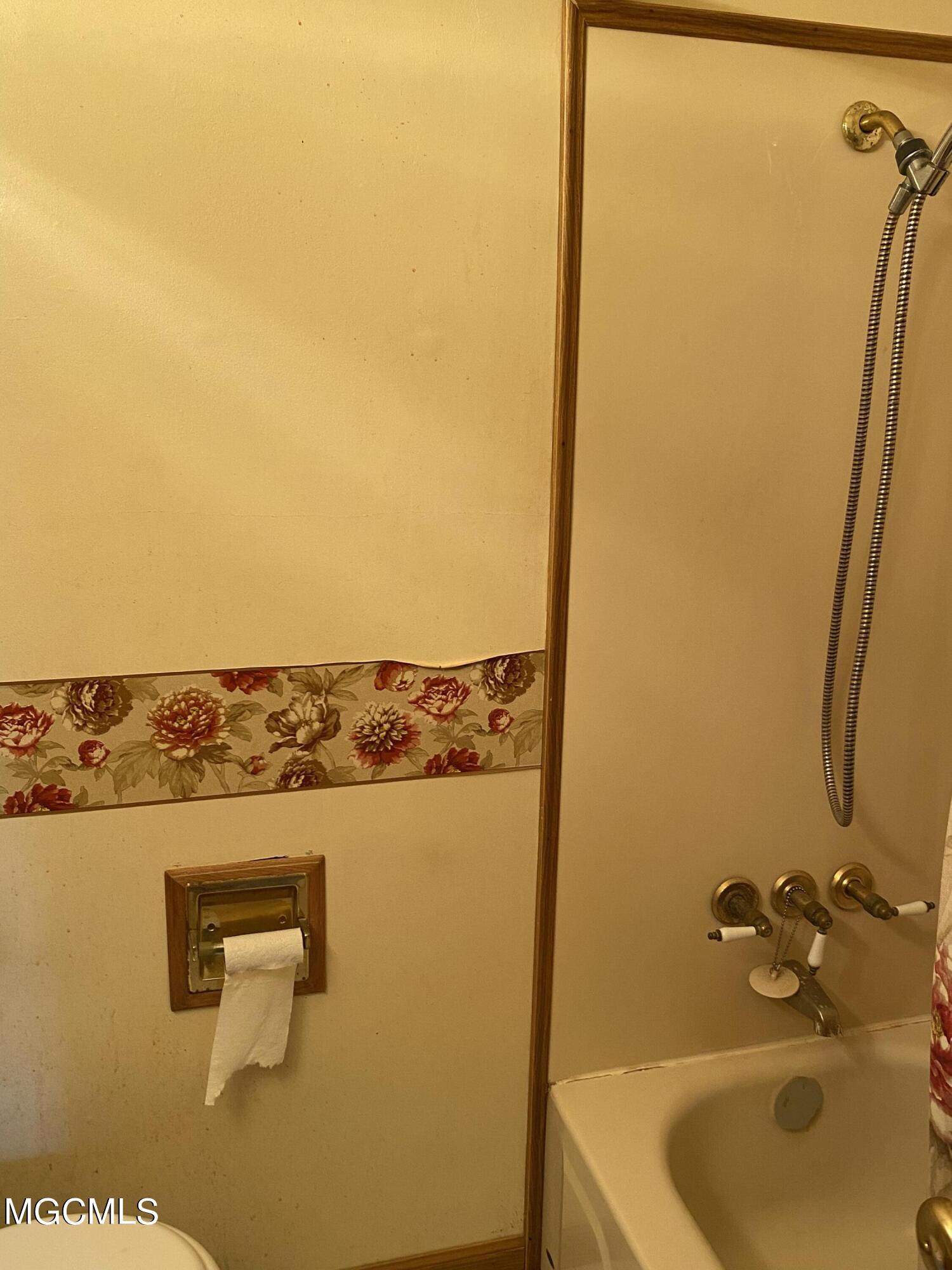 1808 Riverside Drive Gautier, MS 39553 - Photo 7 of 14 FCEF99F9-5BE7-4E3F-9405-266A3E6341CE