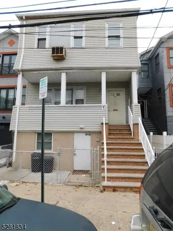 $1,450 | 65 West 19th Street, Unit 1, Bayonne, NJ 07002