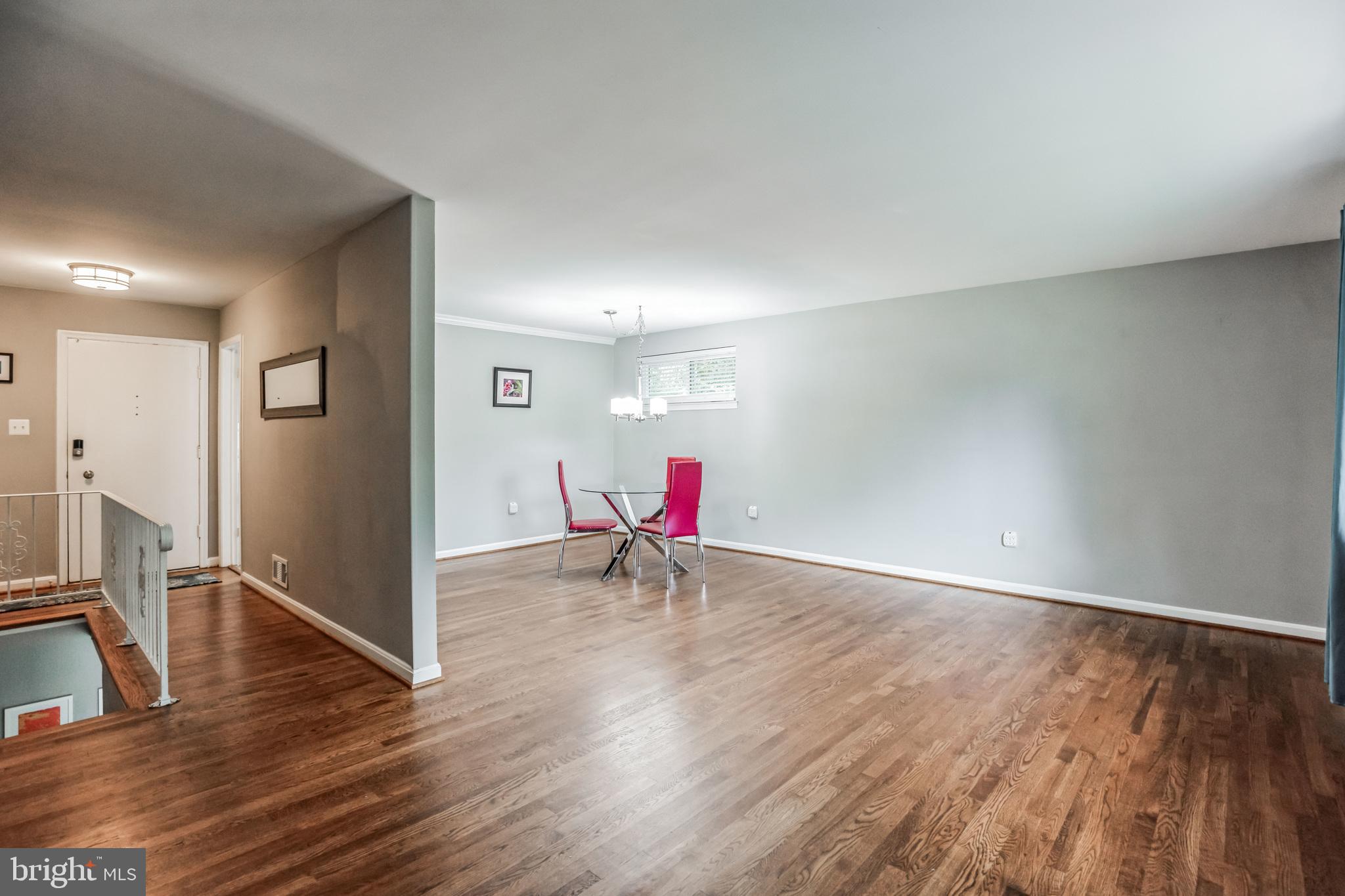 5505 Ventnor Lane Springfield, VA 22151 - Photo 11 of 47 open living /dinning room