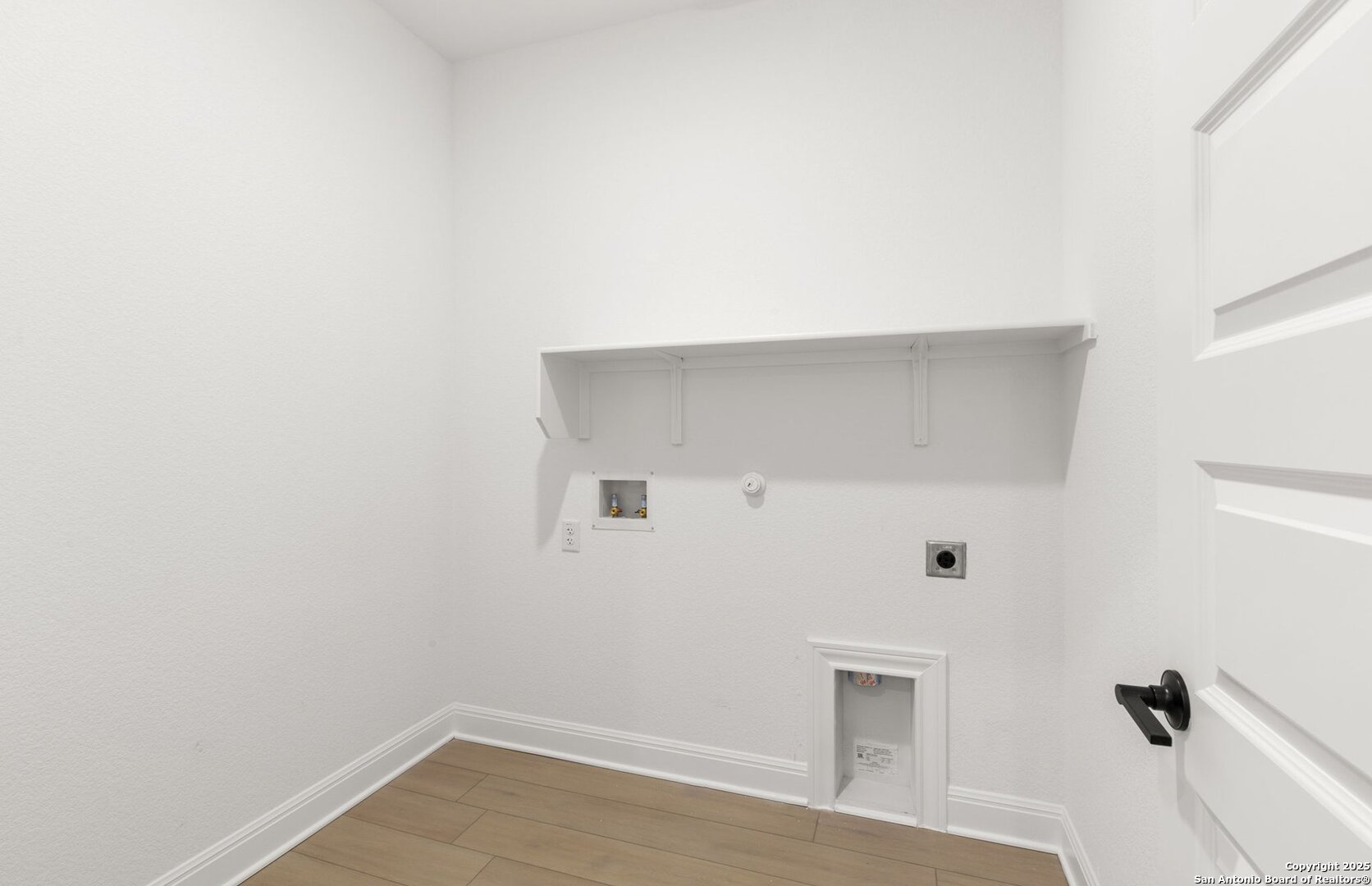 438 Nightingale Avenue Marion, TX 78124 - Photo 13 of 32 a view of a hallway