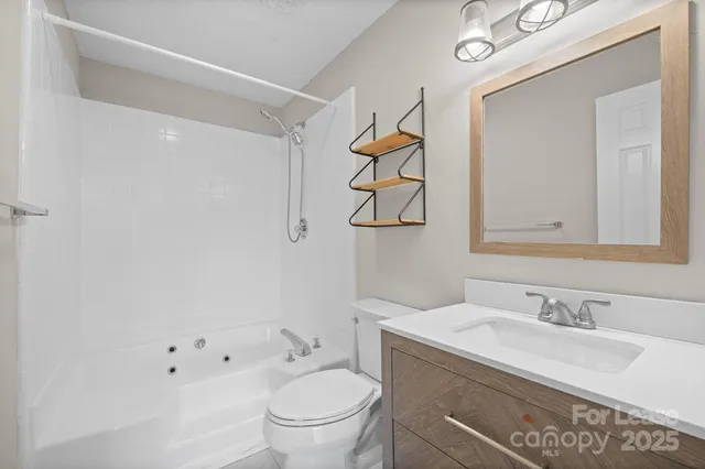 $1,300 | 18809 Nautical Drive, Unit 202, Cornelius, NC 28031